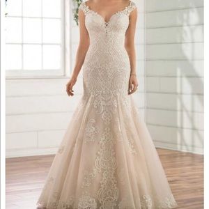 Moscato Essense of Australia Wedding Dress NWT!